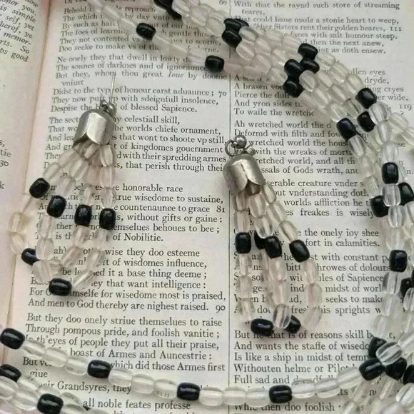Vintage clear and black bead necklace and earrings set - Picture 3 of 8